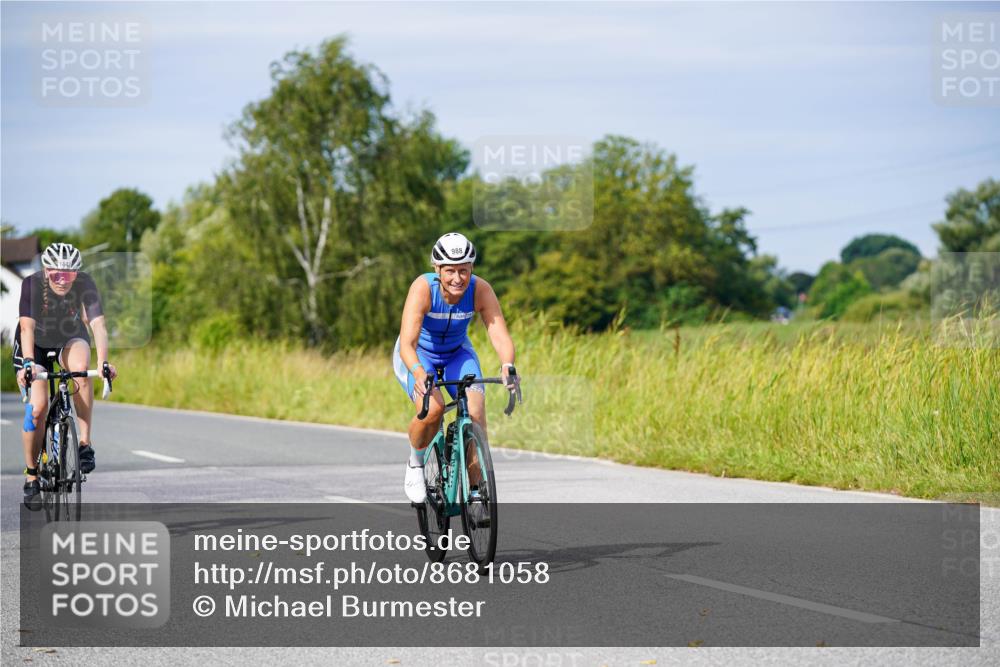 31.08.2025 - Elbe Triathlon Hamburg Michael Burmester http://msf.ph/oto/8681058 31.08.2025 10:54:33 Radfahren 988, 1285, 1433, 1436, 1442 meine-sportfotos.de