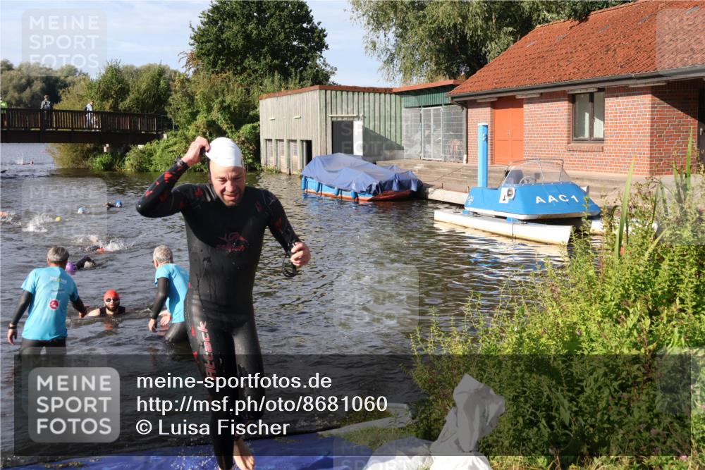 31.08.2025 - Elbe Triathlon Hamburg Luisa Fischer http://msf.ph/oto/8681060 31.08.2025 09:28:45 Schwimmen 591, 692, 722 meine-sportfotos.de