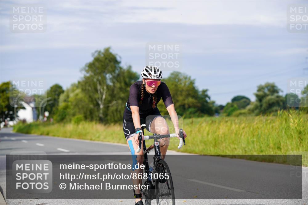 31.08.2025 - Elbe Triathlon Hamburg Michael Burmester http://msf.ph/oto/8681065 31.08.2025 10:54:35 Radfahren 988, 1285, 1433, 1442, 1498 meine-sportfotos.de