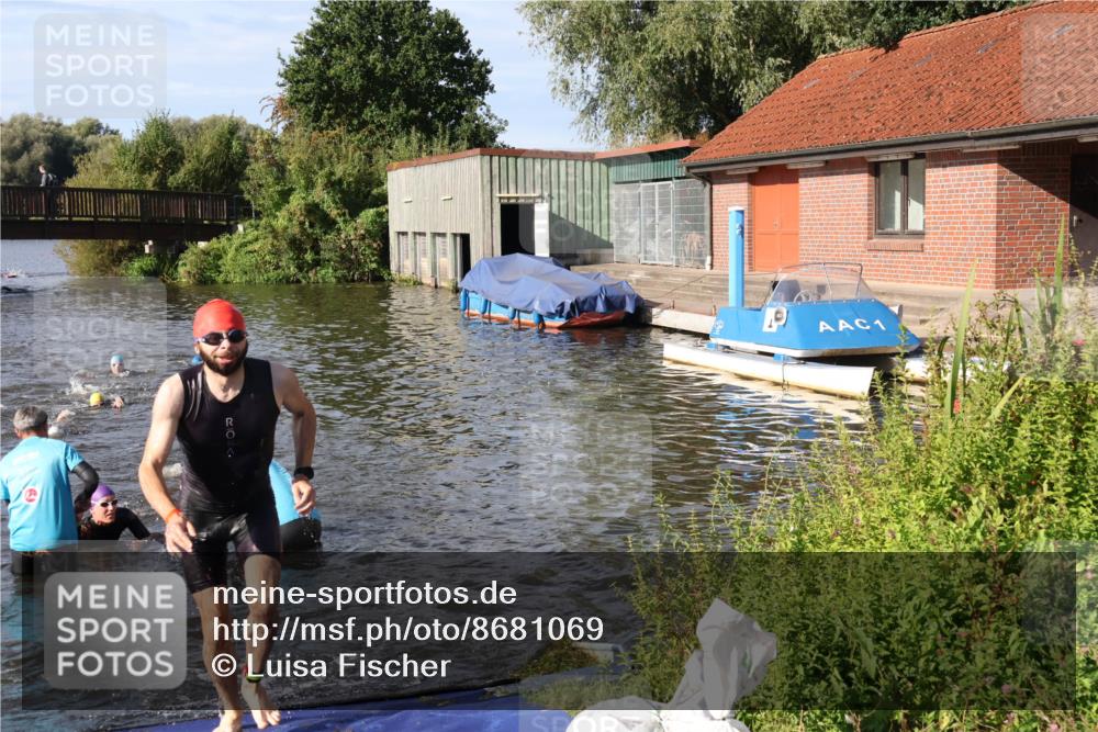 31.08.2025 - Elbe Triathlon Hamburg Luisa Fischer http://msf.ph/oto/8681069 31.08.2025 09:28:52 Schwimmen 591, 830, 848 meine-sportfotos.de