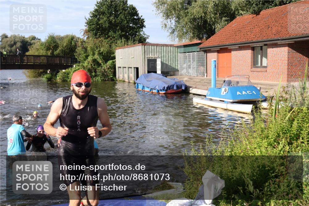 31.08.2025 - Elbe Triathlon Hamburg Luisa Fischer http://msf.ph/oto/8681073 31.08.2025 09:28:52 Schwimmen 591, 830, 848 meine-sportfotos.de