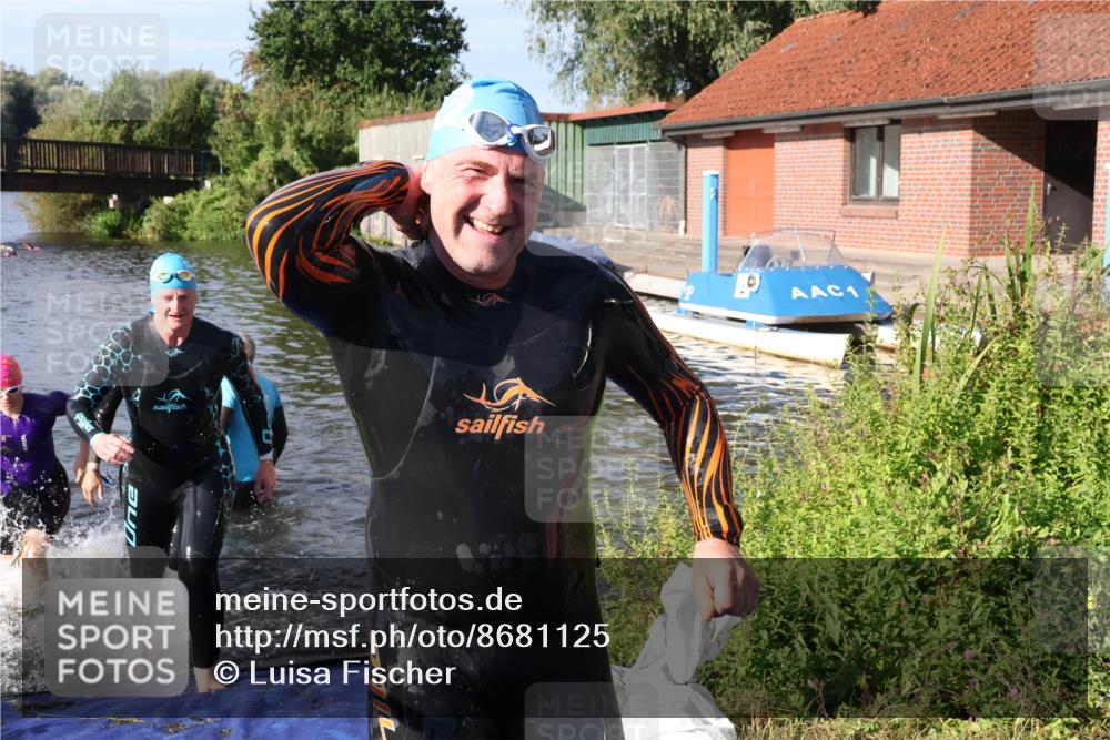 31.08.2025 - Elbe Triathlon Hamburg Luisa Fischer http://msf.ph/oto/8681125 31.08.2025 09:29:14 Schwimmen 732, 797, 835, 910 meine-sportfotos.de