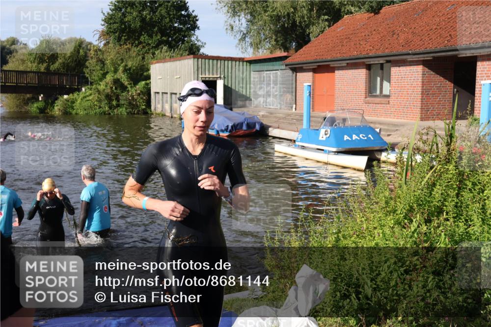 31.08.2025 - Elbe Triathlon Hamburg Luisa Fischer http://msf.ph/oto/8681144 31.08.2025 09:29:35 Schwimmen 805, 821, 853 meine-sportfotos.de