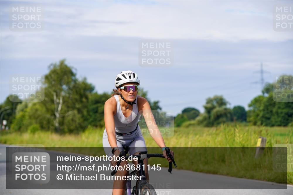 31.08.2025 - Elbe Triathlon Hamburg Michael Burmester http://msf.ph/oto/8681145 31.08.2025 10:54:55 Radfahren 1380, 1382, 1393 meine-sportfotos.de