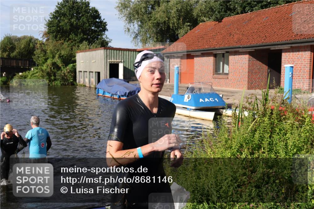 31.08.2025 - Elbe Triathlon Hamburg Luisa Fischer http://msf.ph/oto/8681146 31.08.2025 09:29:36 Schwimmen 805, 821, 853 meine-sportfotos.de