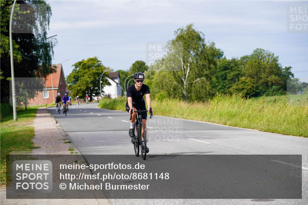 31.08.2025 - Elbe Triathlon Hamburg Michael Burmester http://msf.ph/oto/8681148 31.08.2025 10:54:57 Radfahren 1380, 1382, 1390, 1395 meine-sportfotos.de