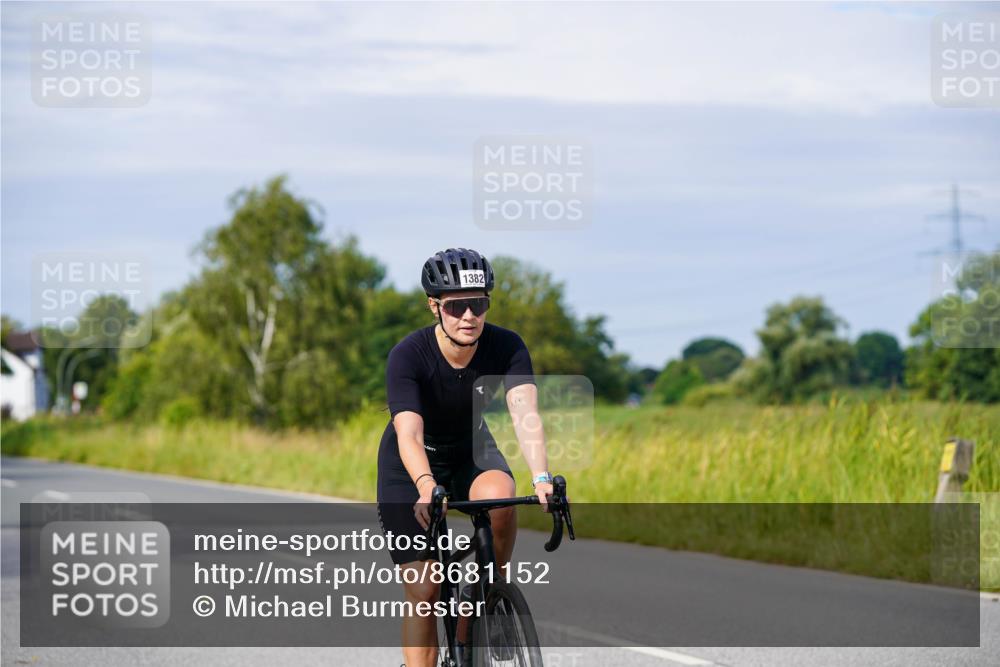 31.08.2025 - Elbe Triathlon Hamburg Michael Burmester http://msf.ph/oto/8681152 31.08.2025 10:54:57 Radfahren 1380, 1382, 1390, 1395 meine-sportfotos.de