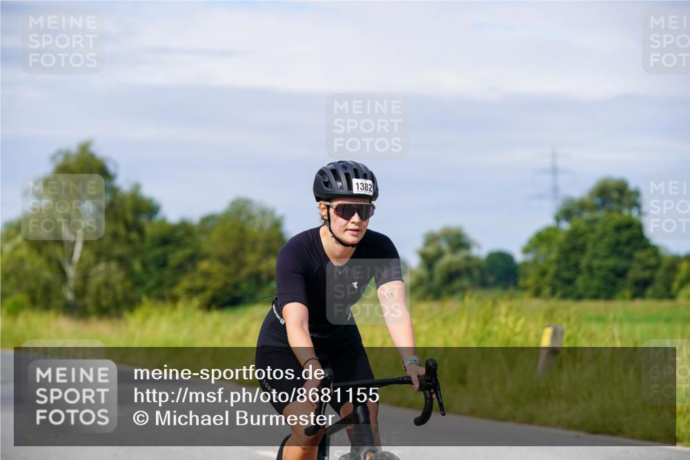 31.08.2025 - Elbe Triathlon Hamburg Michael Burmester http://msf.ph/oto/8681155 31.08.2025 10:54:58 Radfahren 1380, 1382, 1390, 1395 meine-sportfotos.de