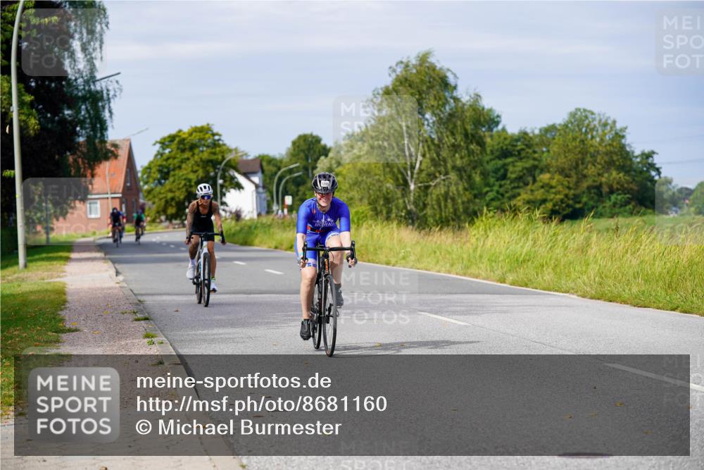 31.08.2025 - Elbe Triathlon Hamburg Michael Burmester http://msf.ph/oto/8681160 31.08.2025 10:55:02 Radfahren 1390, 1395 meine-sportfotos.de