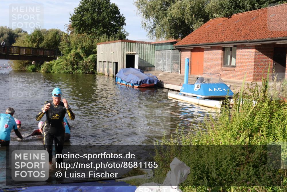 31.08.2025 - Elbe Triathlon Hamburg Luisa Fischer http://msf.ph/oto/8681165 31.08.2025 09:30:00 Schwimmen 665, 811, 888, 916 meine-sportfotos.de