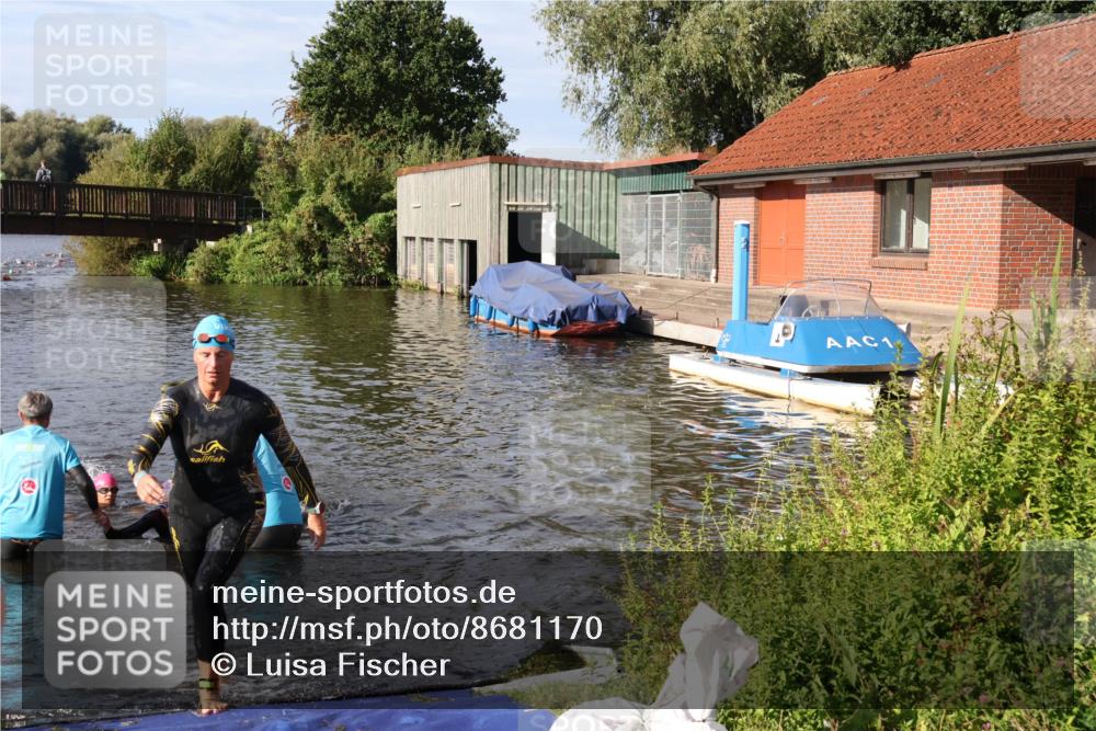 31.08.2025 - Elbe Triathlon Hamburg Luisa Fischer http://msf.ph/oto/8681170 31.08.2025 09:30:01 Schwimmen 665, 811, 888, 916 meine-sportfotos.de