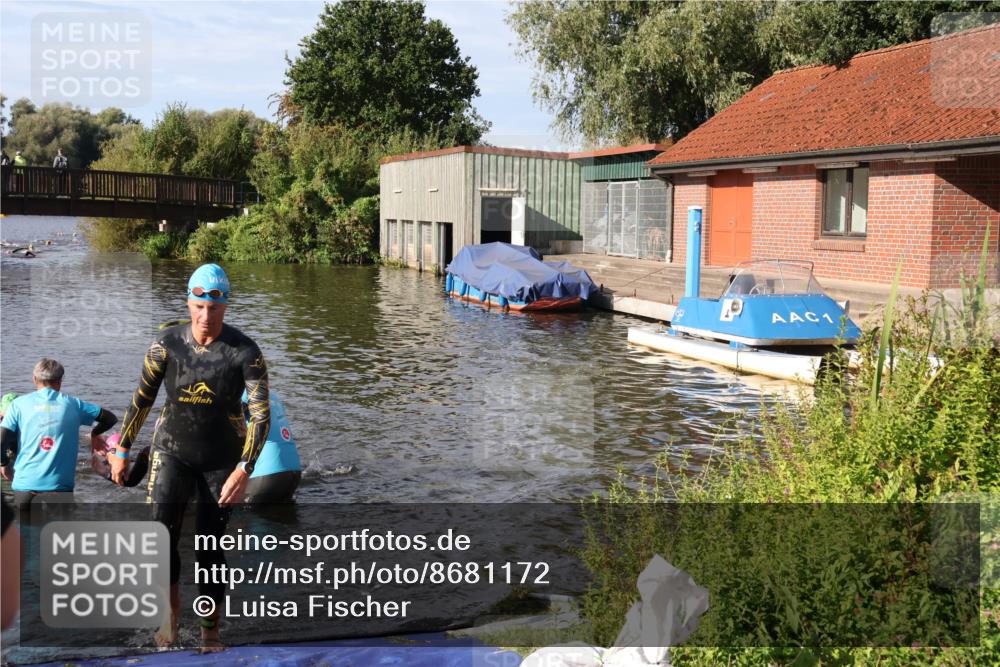 31.08.2025 - Elbe Triathlon Hamburg Luisa Fischer http://msf.ph/oto/8681172 31.08.2025 09:30:02 Schwimmen 665, 811, 888, 916 meine-sportfotos.de