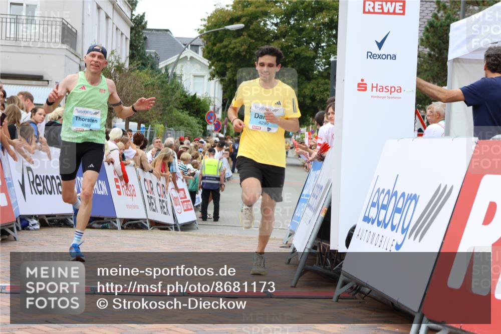 31.08.2025 - 21. Blankeneser Heldenlauf Strokosch-Dieckow http://msf.ph/oto/8681173 31.08.2025 12:06:43 Ziel 4299, 4389, 4026 meine-sportfotos.de
