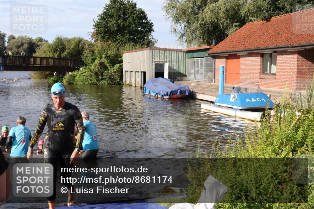 31.08.2025 - Elbe Triathlon Hamburg Luisa Fischer http://msf.ph/oto/8681174 31.08.2025 09:30:02 Schwimmen 665, 811, 888, 916 meine-sportfotos.de