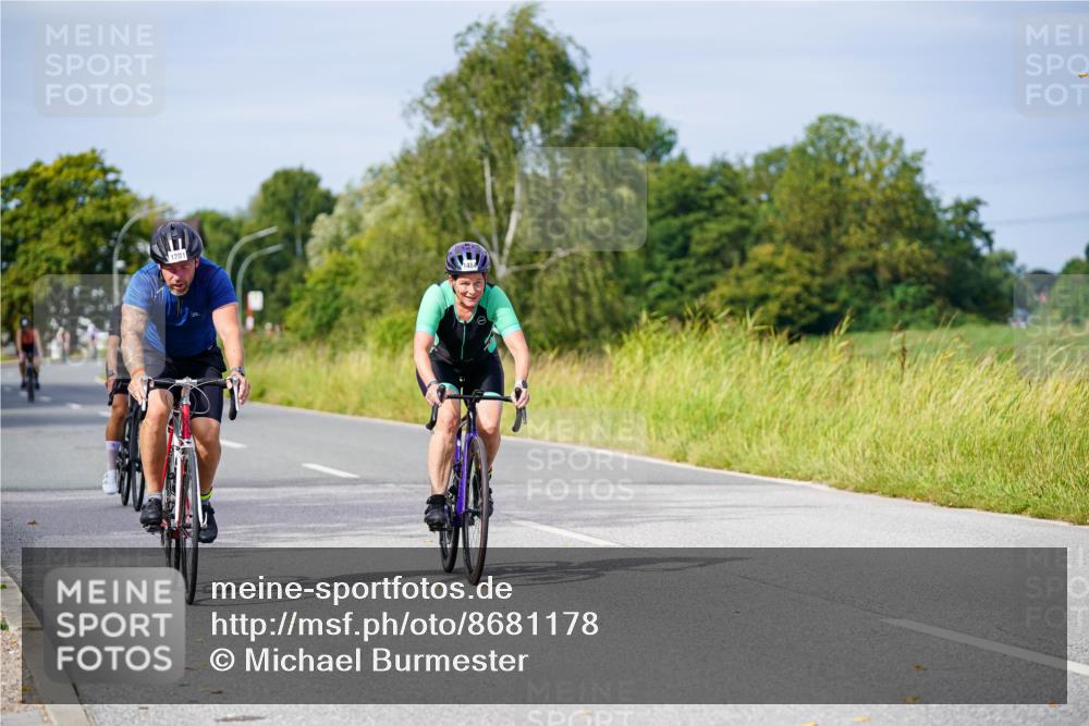 31.08.2025 - Elbe Triathlon Hamburg Michael Burmester http://msf.ph/oto/8681178 31.08.2025 10:55:10 Radfahren 1201, 1371, 1410, 1421, 1484 meine-sportfotos.de