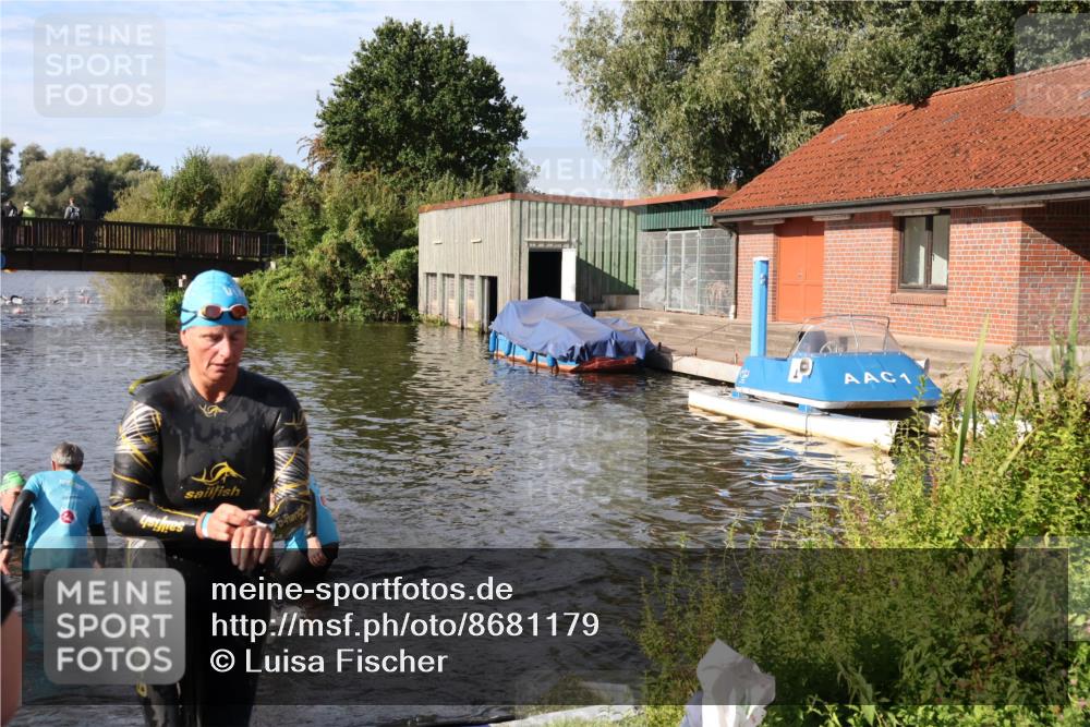 31.08.2025 - Elbe Triathlon Hamburg Luisa Fischer http://msf.ph/oto/8681179 31.08.2025 09:30:03 Schwimmen 665, 811, 888, 916 meine-sportfotos.de