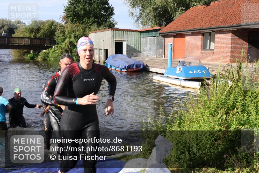 31.08.2025 - Elbe Triathlon Hamburg Luisa Fischer http://msf.ph/oto/8681193 31.08.2025 09:30:07 Schwimmen 665, 760, 811, 888, 916 meine-sportfotos.de