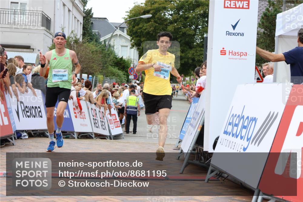 31.08.2025 - 21. Blankeneser Heldenlauf Strokosch-Dieckow http://msf.ph/oto/8681195 31.08.2025 12:06:43 Ziel 4299, 4389, 4026 meine-sportfotos.de