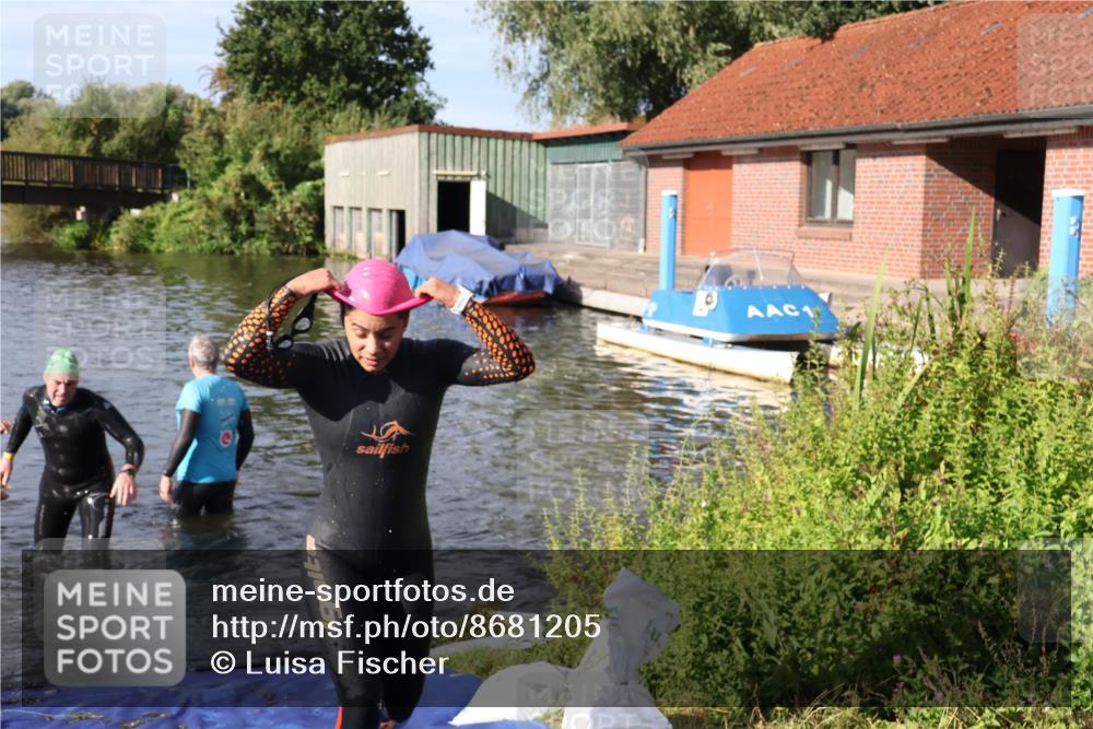 31.08.2025 - Elbe Triathlon Hamburg Luisa Fischer http://msf.ph/oto/8681205 31.08.2025 09:30:10 Schwimmen 665, 760, 811, 888 meine-sportfotos.de