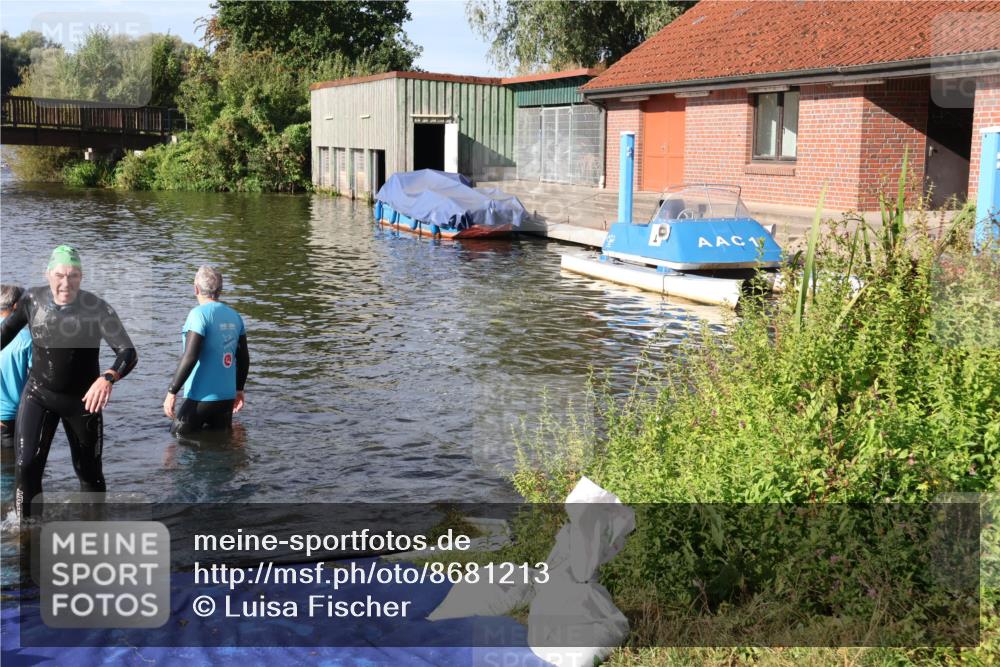 31.08.2025 - Elbe Triathlon Hamburg Luisa Fischer http://msf.ph/oto/8681213 31.08.2025 09:30:11 Schwimmen 665, 760, 811, 888 meine-sportfotos.de