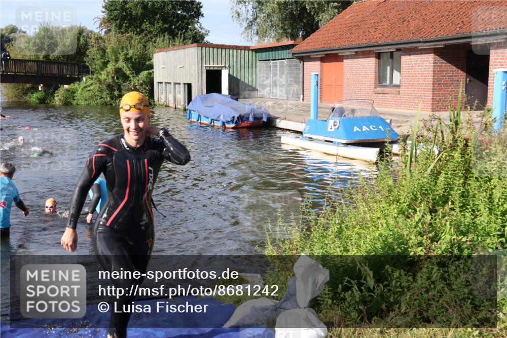 31.08.2025 - Elbe Triathlon Hamburg Luisa Fischer http://msf.ph/oto/8681242 31.08.2025 09:30:59 Schwimmen 813, 823 meine-sportfotos.de