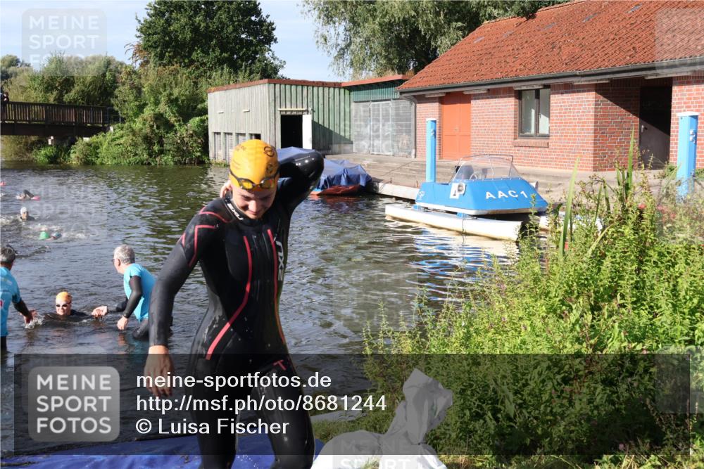 31.08.2025 - Elbe Triathlon Hamburg Luisa Fischer http://msf.ph/oto/8681244 31.08.2025 09:30:59 Schwimmen 813, 823 meine-sportfotos.de