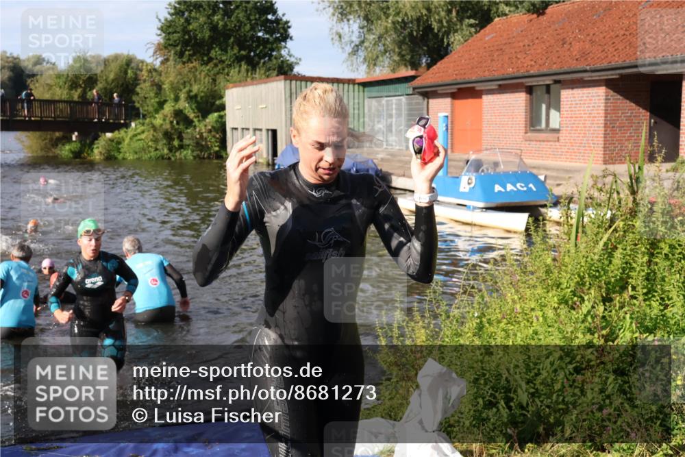 31.08.2025 - Elbe Triathlon Hamburg Luisa Fischer http://msf.ph/oto/8681273 31.08.2025 09:31:13 Schwimmen 829, 837, 893 meine-sportfotos.de