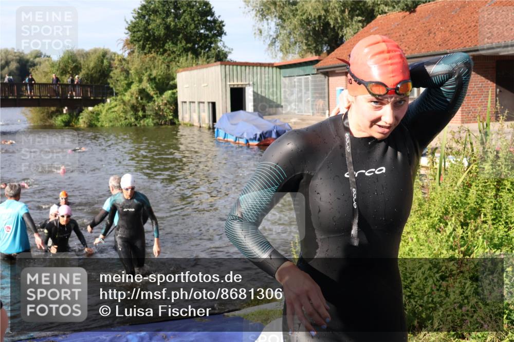 31.08.2025 - Elbe Triathlon Hamburg Luisa Fischer http://msf.ph/oto/8681306 31.08.2025 09:31:20 Schwimmen 833, 837, 919, 929, 930 meine-sportfotos.de
