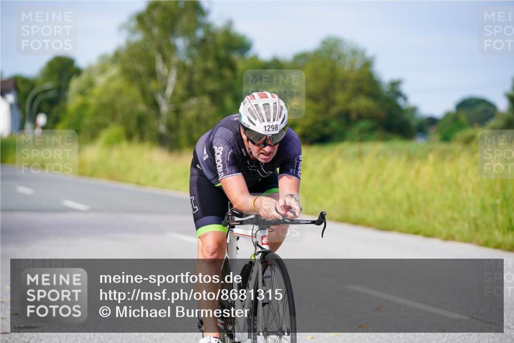 31.08.2025 - Elbe Triathlon Hamburg Michael Burmester http://msf.ph/oto/8681315 31.08.2025 10:55:53 Radfahren 877, 1298, 1400, 1443, 1476 meine-sportfotos.de