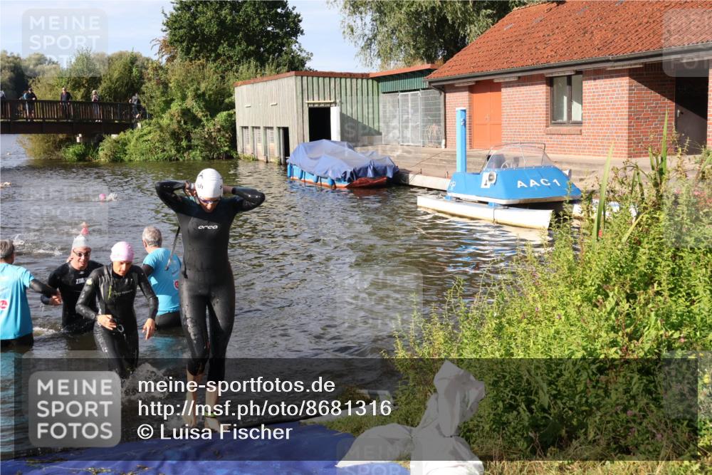 31.08.2025 - Elbe Triathlon Hamburg Luisa Fischer http://msf.ph/oto/8681316 31.08.2025 09:31:22 Schwimmen 833, 837, 882, 908, 919, 929, 930 meine-sportfotos.de