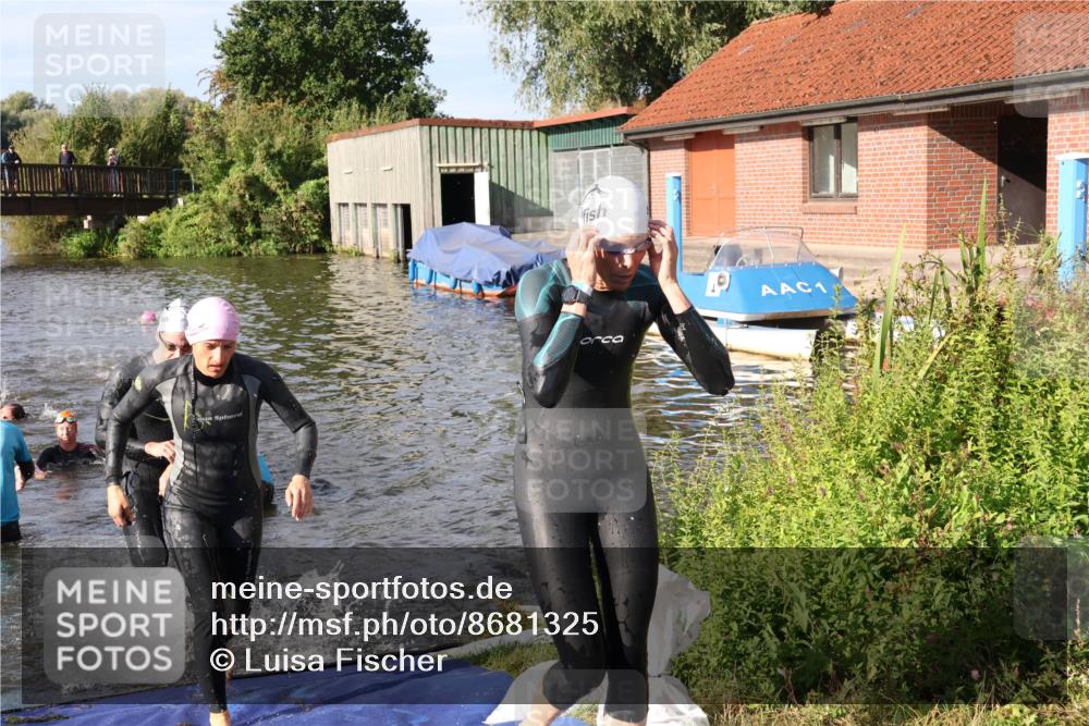 31.08.2025 - Elbe Triathlon Hamburg Luisa Fischer http://msf.ph/oto/8681325 31.08.2025 09:31:24 Schwimmen 833, 882, 908, 919, 929, 930 meine-sportfotos.de