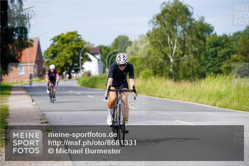 31.08.2025 - Elbe Triathlon Hamburg Michael Burmester http://msf.ph/oto/8681331 31.08.2025 10:55:56 Radfahren 877, 1298, 1443, 1476 meine-sportfotos.de