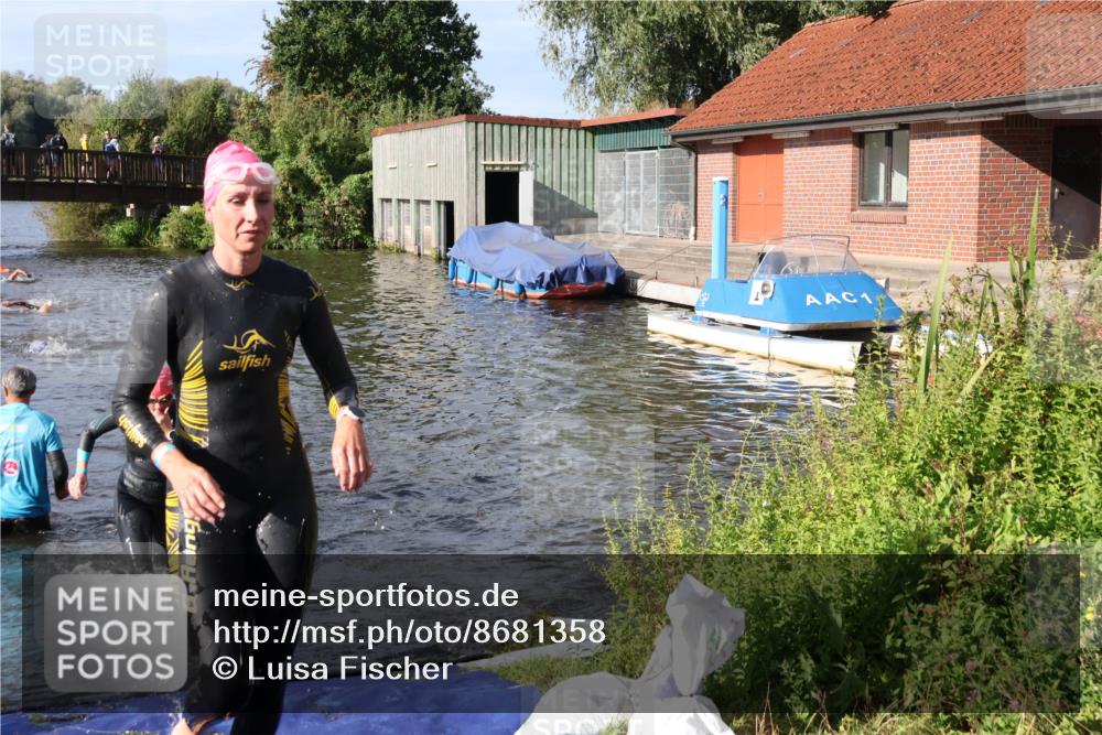 31.08.2025 - Elbe Triathlon Hamburg Luisa Fischer http://msf.ph/oto/8681358 31.08.2025 09:31:32 Schwimmen 845, 864, 882, 905, 908, 930 meine-sportfotos.de