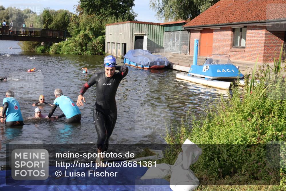 31.08.2025 - Elbe Triathlon Hamburg Luisa Fischer http://msf.ph/oto/8681381 31.08.2025 09:31:51 Schwimmen 787, 800, 866, 876, 913 meine-sportfotos.de