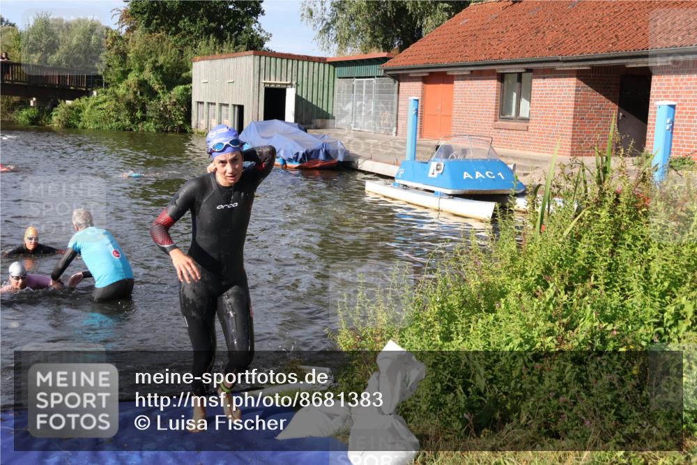 31.08.2025 - Elbe Triathlon Hamburg Luisa Fischer http://msf.ph/oto/8681383 31.08.2025 09:31:52 Schwimmen 787, 800, 866, 876, 913 meine-sportfotos.de