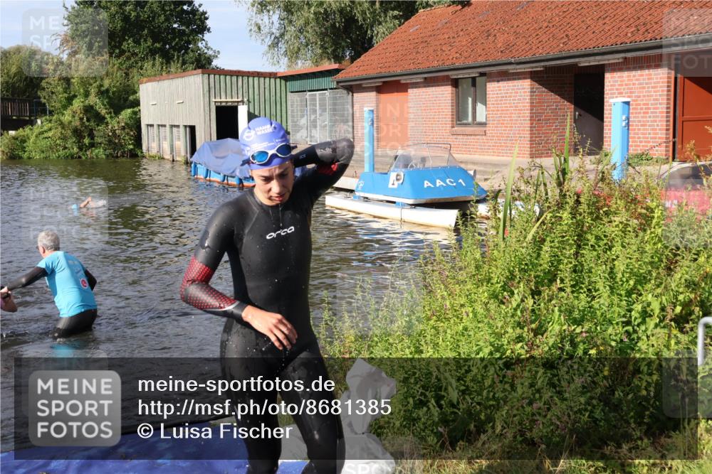 31.08.2025 - Elbe Triathlon Hamburg Luisa Fischer http://msf.ph/oto/8681385 31.08.2025 09:31:52 Schwimmen 787, 800, 866, 876, 913 meine-sportfotos.de