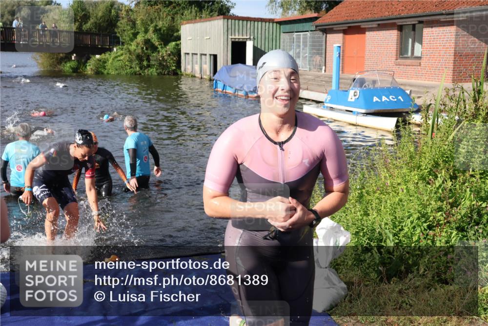 31.08.2025 - Elbe Triathlon Hamburg Luisa Fischer http://msf.ph/oto/8681389 31.08.2025 09:31:57 Schwimmen 787, 866, 913 meine-sportfotos.de