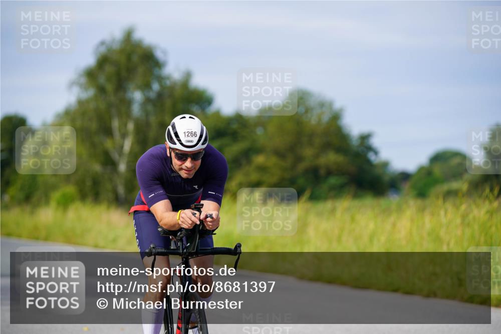 31.08.2025 - Elbe Triathlon Hamburg Michael Burmester http://msf.ph/oto/8681397 31.08.2025 10:56:29 Radfahren 1266, 1346, 1374, 1406, 1409 meine-sportfotos.de