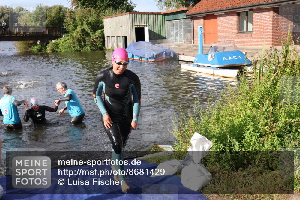 31.08.2025 - Elbe Triathlon Hamburg Luisa Fischer http://msf.ph/oto/8681429 31.08.2025 09:32:20 Schwimmen 803, 808, 826, 911 meine-sportfotos.de