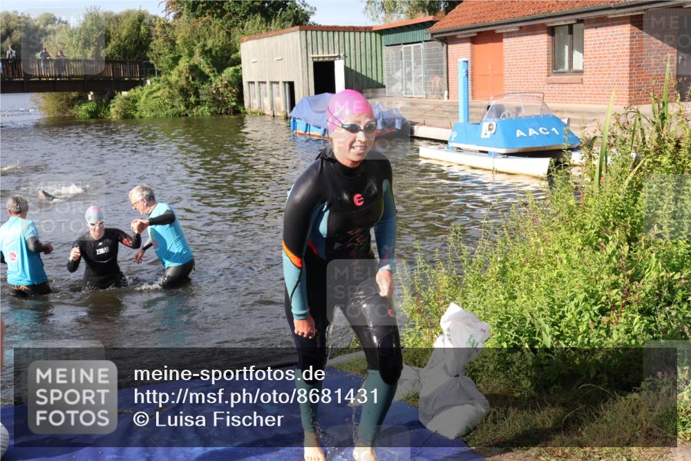 31.08.2025 - Elbe Triathlon Hamburg Luisa Fischer http://msf.ph/oto/8681431 31.08.2025 09:32:21 Schwimmen 803, 808, 826, 911 meine-sportfotos.de
