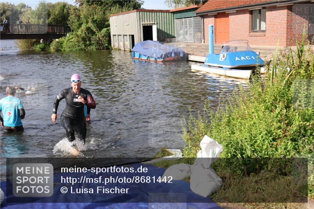 31.08.2025 - Elbe Triathlon Hamburg Luisa Fischer http://msf.ph/oto/8681442 31.08.2025 09:32:23 Schwimmen 803, 808, 826 meine-sportfotos.de