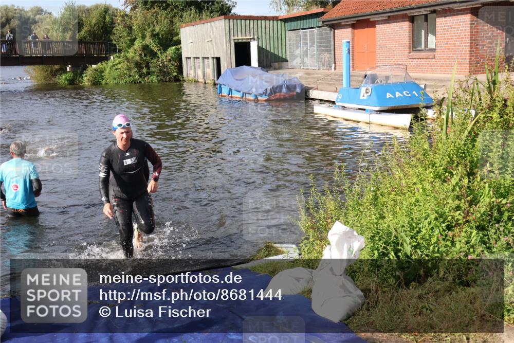 31.08.2025 - Elbe Triathlon Hamburg Luisa Fischer http://msf.ph/oto/8681444 31.08.2025 09:32:23 Schwimmen 803, 808, 826 meine-sportfotos.de