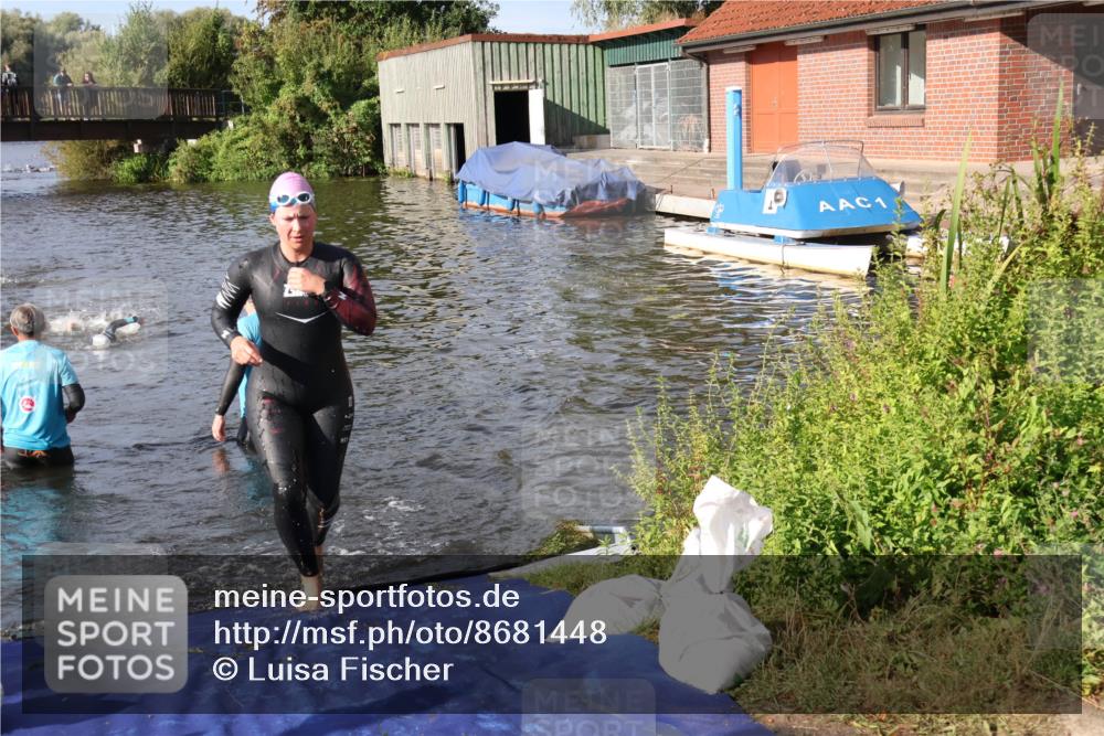 31.08.2025 - Elbe Triathlon Hamburg Luisa Fischer http://msf.ph/oto/8681448 31.08.2025 09:32:24 Schwimmen 803, 808 meine-sportfotos.de