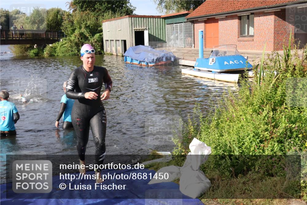 31.08.2025 - Elbe Triathlon Hamburg Luisa Fischer http://msf.ph/oto/8681450 31.08.2025 09:32:24 Schwimmen 803, 808 meine-sportfotos.de
