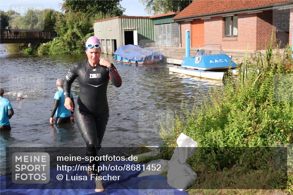 31.08.2025 - Elbe Triathlon Hamburg Luisa Fischer http://msf.ph/oto/8681452 31.08.2025 09:32:24 Schwimmen 803, 808 meine-sportfotos.de