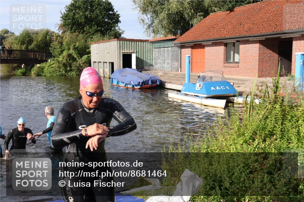 31.08.2025 - Elbe Triathlon Hamburg Luisa Fischer http://msf.ph/oto/8681464 31.08.2025 09:32:41 Schwimmen 896, 909 meine-sportfotos.de