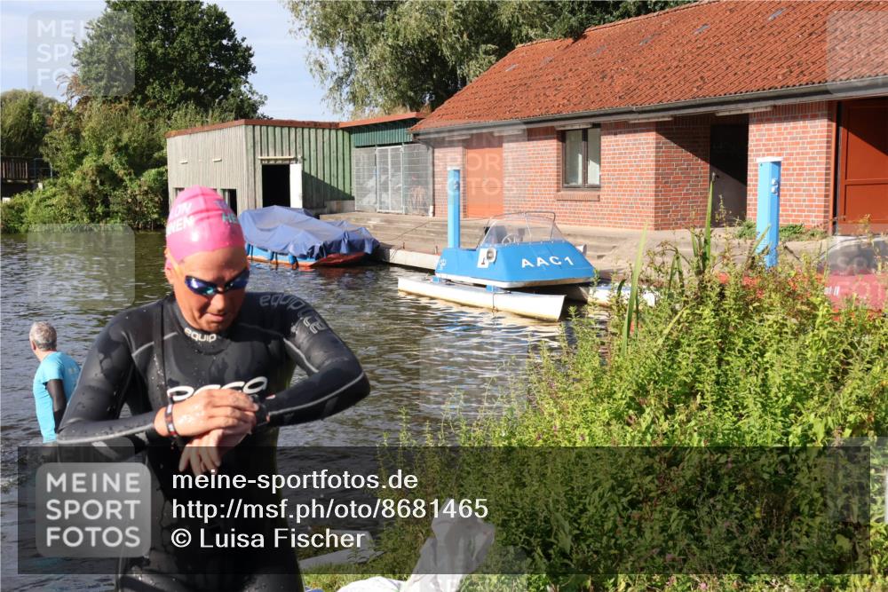 31.08.2025 - Elbe Triathlon Hamburg Luisa Fischer http://msf.ph/oto/8681465 31.08.2025 09:32:42 Schwimmen 896, 909 meine-sportfotos.de