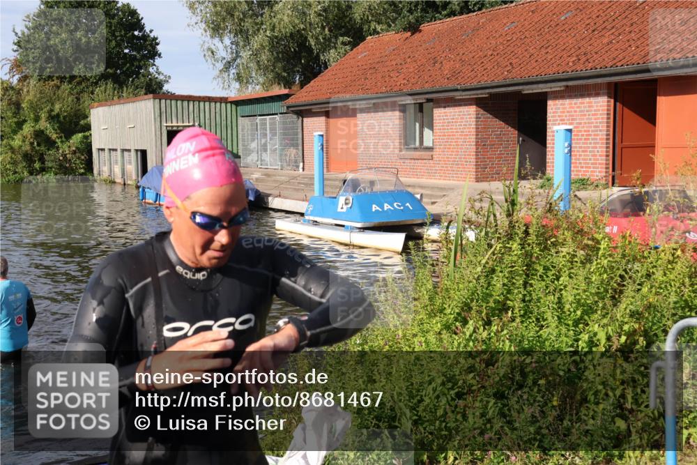 31.08.2025 - Elbe Triathlon Hamburg Luisa Fischer http://msf.ph/oto/8681467 31.08.2025 09:32:42 Schwimmen 896, 909 meine-sportfotos.de