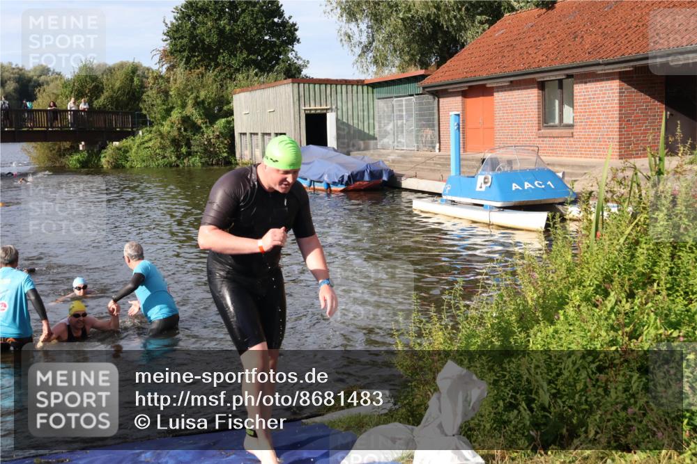 31.08.2025 - Elbe Triathlon Hamburg Luisa Fischer http://msf.ph/oto/8681483 31.08.2025 09:33:14 Schwimmen 594, 749, 792 meine-sportfotos.de
