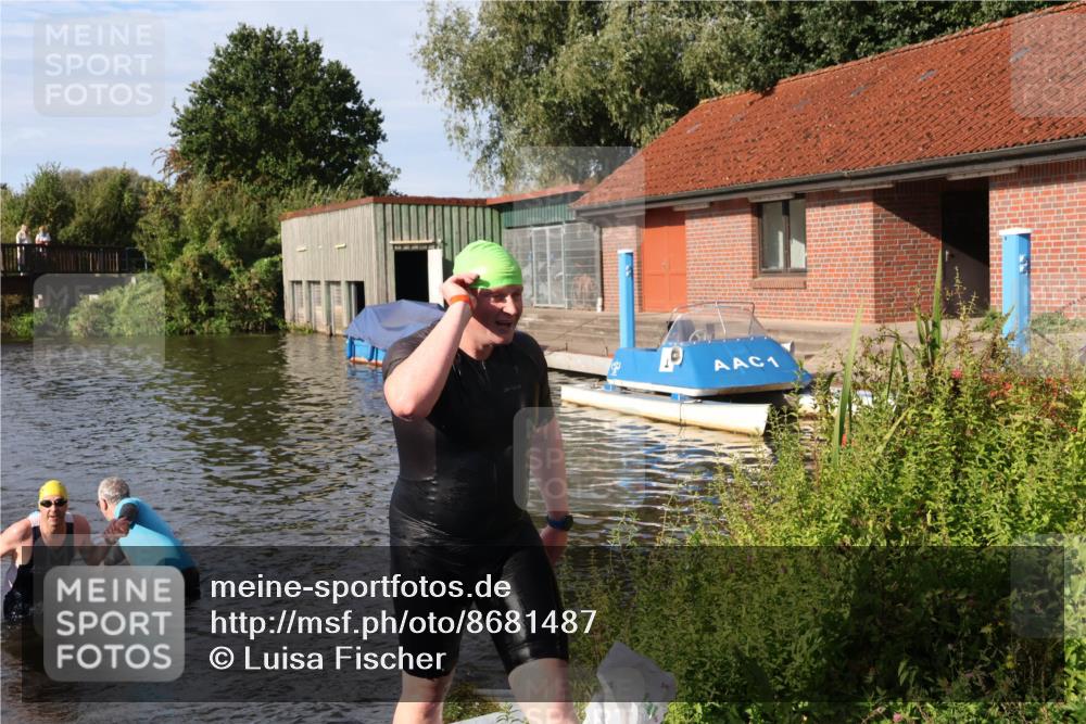 31.08.2025 - Elbe Triathlon Hamburg Luisa Fischer http://msf.ph/oto/8681487 31.08.2025 09:33:14 Schwimmen 594, 749, 792 meine-sportfotos.de
